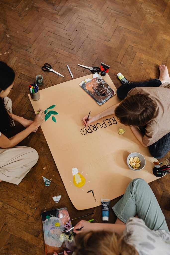 Proyectos artísticos en familia: arte que une generaciones